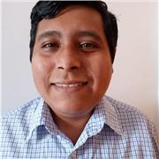 Profesor de ciencias sociales, imparte clases a jóvenes de educación secundaria y educación superior